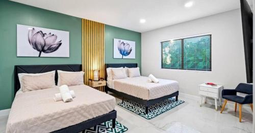 Cama o camas de una habitación en Sunny Isles Beach Luxury Property by Glam Homes