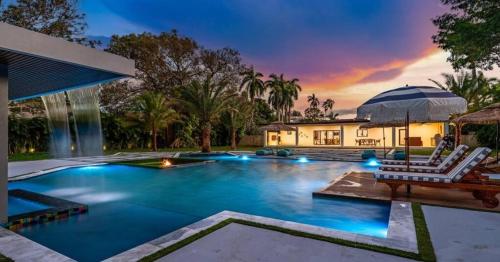 Piscina en o cerca de Sunny Isles Beach Luxury Property by Glam Homes