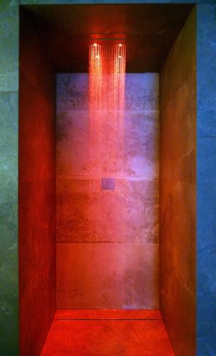 a room with a red light on the wall at Monastero Sant'Alberico Relais in Balze