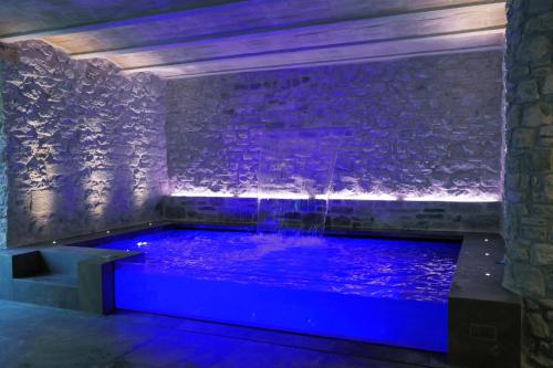 a hot tub in a room with a water fountain at Monastero Sant'Alberico Relais in Balze