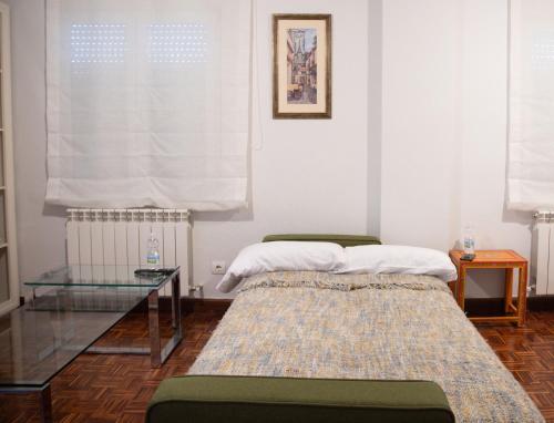 A bed or beds in a room at Alojamiento Turistico Zamora 58
