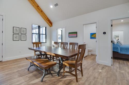 Φωτογραφία από το άλμπουμ του Waterfront Flippin Retreat with White River Access! σε Flippin