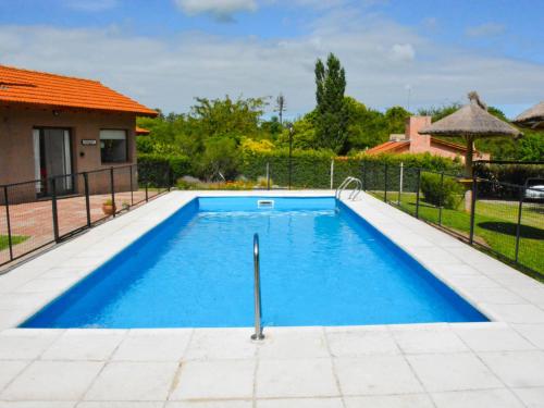 a swimming pool in a backyard with a fence at Apart Entrepiedras in Merlo