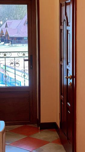 an open door with a view of a balcony at Moonglade Allure Houses in Polyana