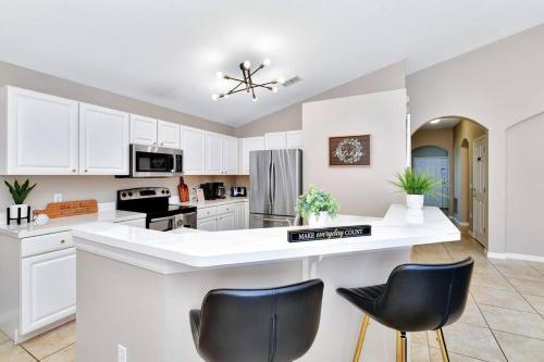 Lakeview Luxury Oasis photo 15
