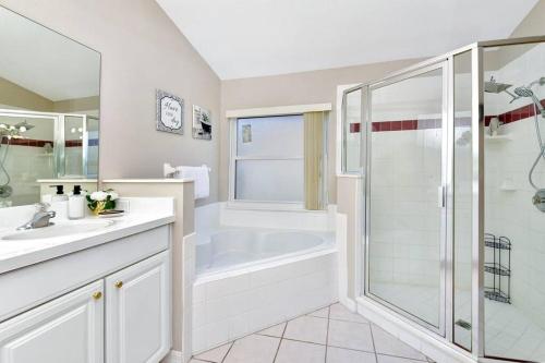 Lakeview Luxury Oasis photo 18