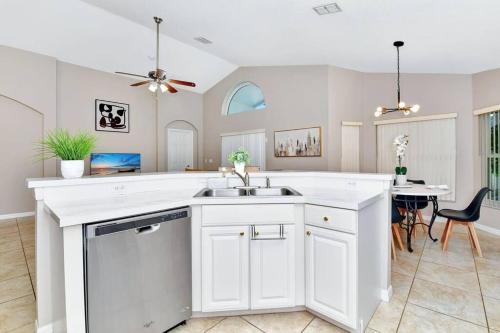 Lakeview Luxury Oasis photo 20