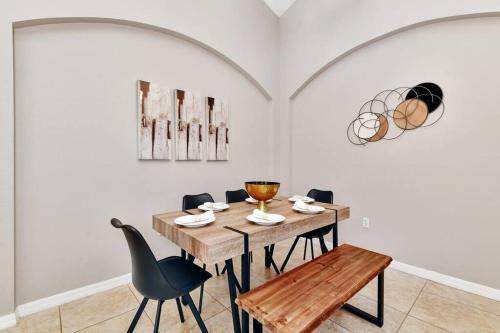 Lakeview Luxury Oasis photo 22
