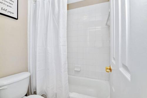 Lakeview Luxury Oasis photo 24