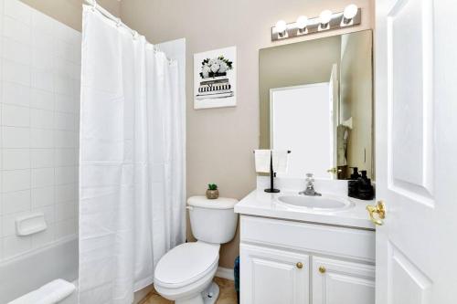 Lakeview Luxury Oasis photo 25