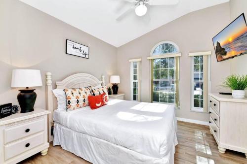 Lakeview Luxury Oasis photo 27