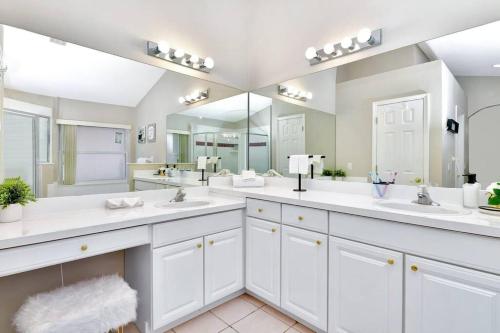 Lakeview Luxury Oasis photo 4