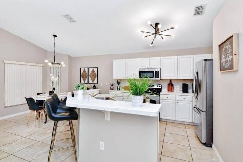 Lakeview Luxury Oasis photo 28