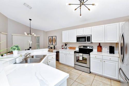 Lakeview Luxury Oasis photo 32