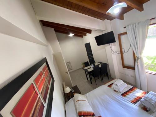 Postel nebo postele na pokoji v ubytování Chacras de Coria Apart