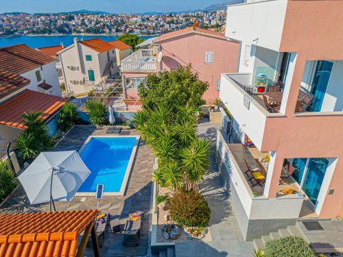 Apartments Sunshine with pool