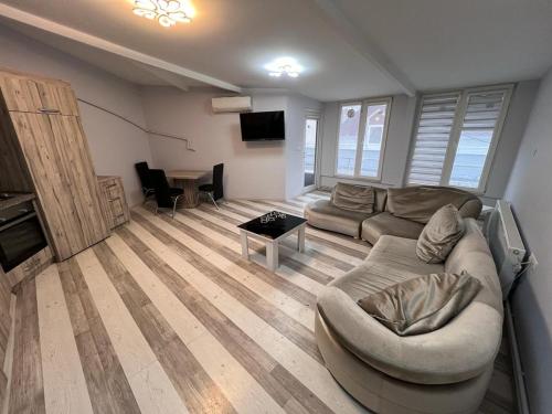 a living room with a couch and a table at Safir Suites & Apartment in Nilüfer