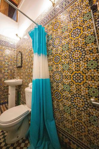 Un baño de Riad Fes Iline