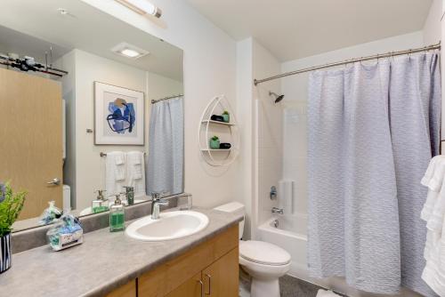 Garage Parking & Easy Access to Urban Living_3