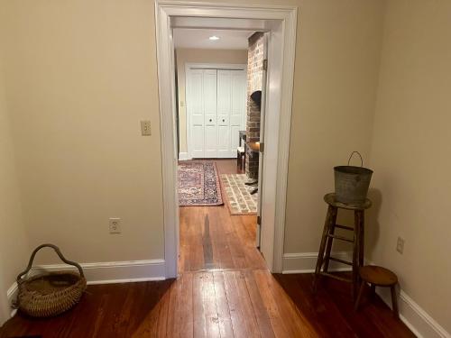 Gallery image of Fully furnished garden apartment in Savannah