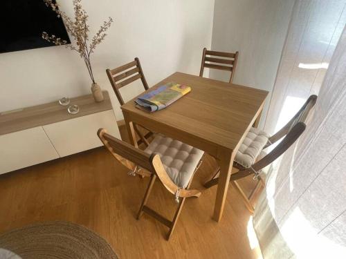 a dining room table and chairs in a room at Apartamento SALITRE in Fuengirola