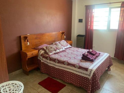 a small bedroom with a bed and a window at La casita de Sue solo para familias reserva solo con seña in Mar del Plata