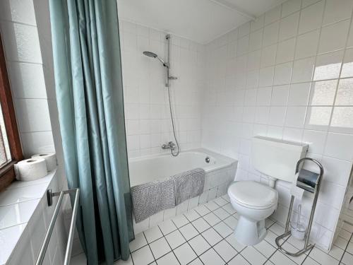 Vannituba majutusasutuses Wohnung in Bremerhaven