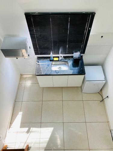 a bathroom with a sink and a window at DuPai 12 Sorocaba in Sorocaba