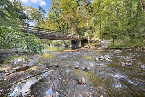 Briar Brook - Private Smoky Mountain Luxury Log Home with 2 Fireplaces, Hot Tub & Community Pool photo 71