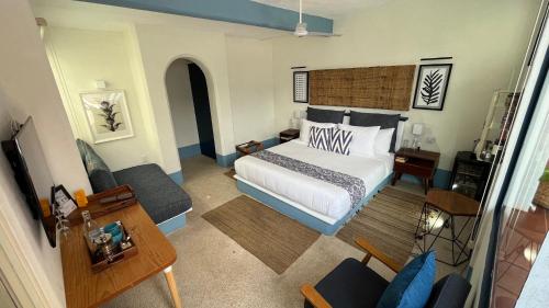 Ένα ή περισσότερα κρεβάτια σε δωμάτιο στο Hotel El Ciruelo, Tepoztlán