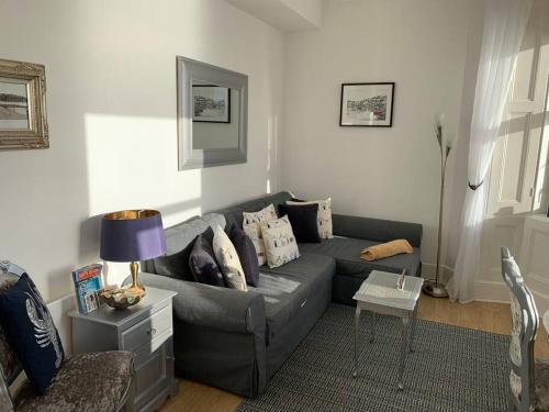 Posezení v ubytování Waterside & Marina View Apartment in Torquay