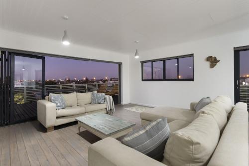 Χώρος καθιστικού στο Korhaan House by Host Agents