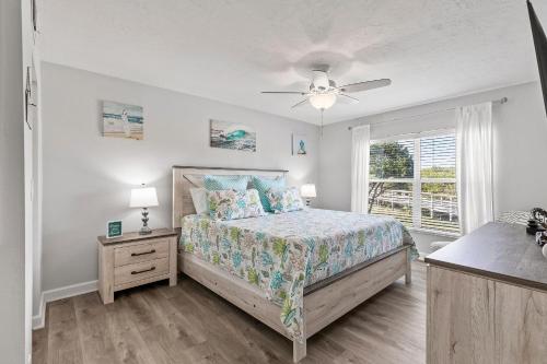 a bedroom with a bed and a window at Kiawah Bay 106 in New Smyrna Beach