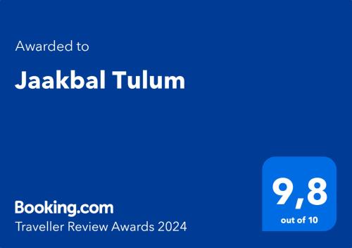 una pantalla azul con el texto enviado por e-mail al turismo jakarta en Jaakbal Tulum, en Tulum