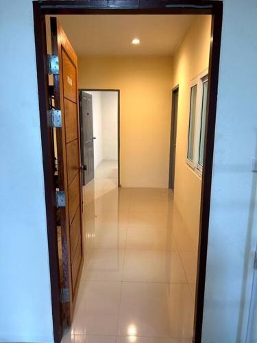 Φωτογραφία από το άλμπουμ του Mimi's House σε Ban Khlong Toei (1)