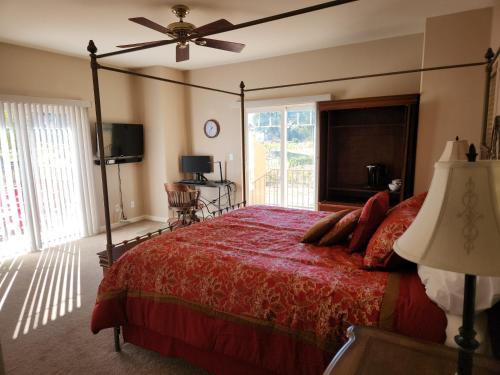 Katil atau katil-katil dalam bilik di Master Suite Fraser Family Vineyard Stay in Amador
