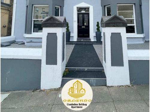 Sijil, anugerah, tanda atau dokumen lain yang dipamerkan di Orlando Llandundo Apartment