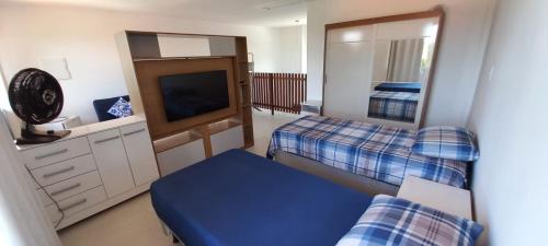 Ένα ή περισσότερα κρεβάτια σε δωμάτιο στο TIE RESIDENCIAL GUARAJUBA BA