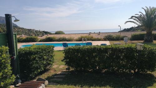 Bazén v ubytování Villa Agasi piscina e vista mare nebo v jeho okolí