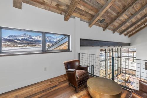 Posezení v ubytování Silverpick Ranch - adventure & luxury in Telluride