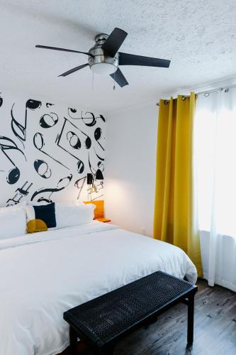 a bedroom with a bed and a ceiling fan at The Vinyl at Music Row - 1 Bedroom Apartment in Nashville
