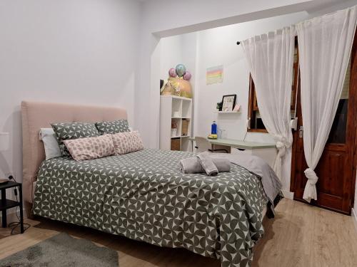 habitacion con baño compartido en casa con familia