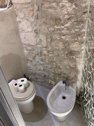 Salle de bains dans l'établissement Pietra Bianca