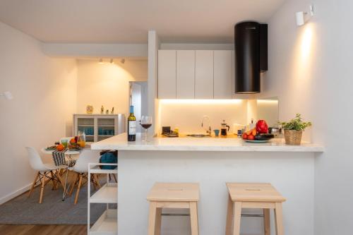 a kitchen with white cabinets and a counter top at River Breeze in Almada Velha in Almada