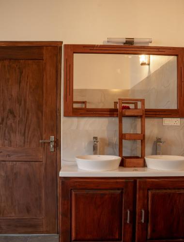 a bathroom with two sinks and a large mirror at Piyum Villa Kosgoda in Kosgoda