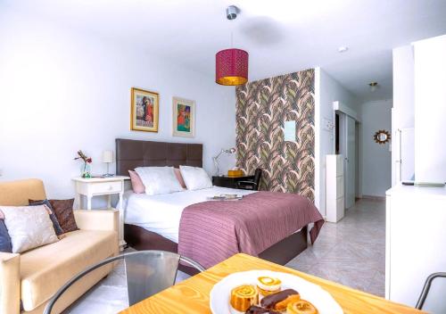Sunterrace Loft-Triana's Star, 10' from city center!