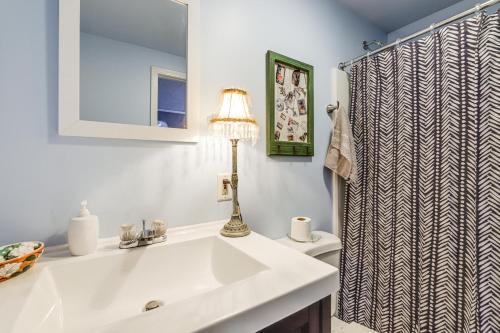 Ένα μπάνιο στο Pet-Friendly Union Home about 19 Mi to Cincinnati!