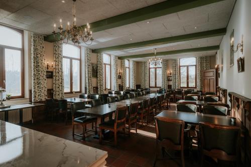 מסעדה או מקום אחר לאכול בו ב-Château de Looz