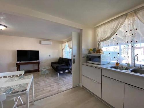 Dapur atau dapur kecil di Sun Tiny House B Pahrump