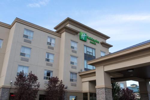 a hotel building with a hilton sign on it at Holiday Inn & Suites Lloydminster by IHG in Lloydminster